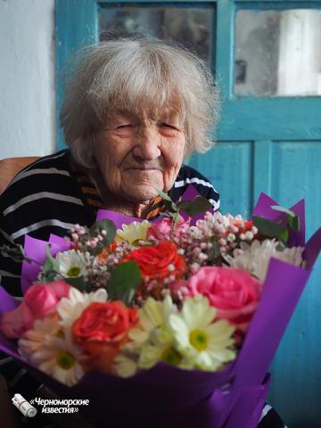 За её плечами целый век!  Жительница посёлка Черноморское  отметила 100-летний юбилей